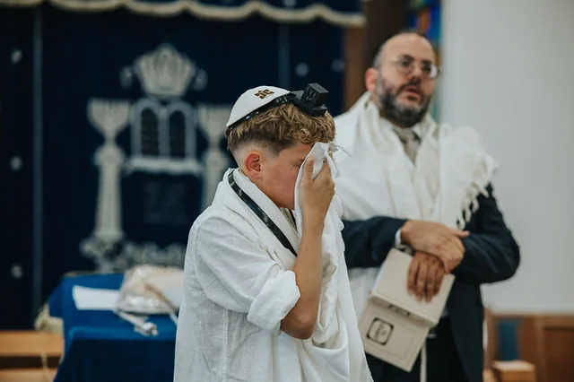 דרור בטלית ותפילין ביום העלייה לתורה